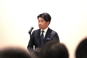 新入社員に向けメッセージを送る北川社長